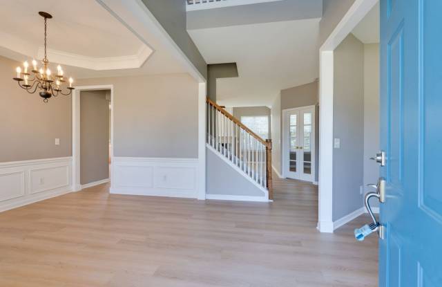 AVAILABLE NOW! 3- or 4-bed/3.5-bath in Brentwood