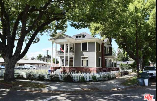 695 N Main St