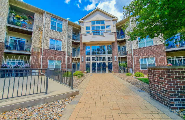 1 MONTH FREE RENT!!! 2 Bedrooms 2 Bathroom Condo on Grand Ave with 2 Indoor parking spots!