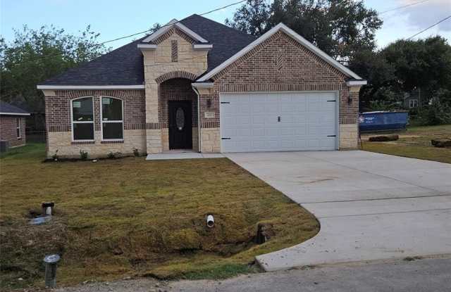 202 E 1st North Street