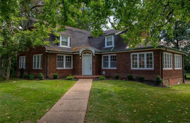 8364 Big Bend - 8364 Big Bend Boulevard, Webster Groves, MO 63119