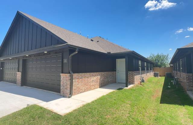 Welcome to Brand New Masonwood featuring this 3 Bedroom 2 Bath 2 Car Garage Duplex in a Great location close to the Broadway Extension and only 8 minutes from downtown OKC