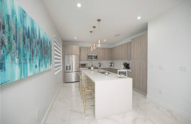 10366 NW 68th Terrace 0, Doral, FL 33178
