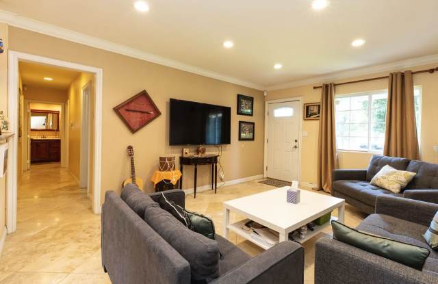 7766 North Glenoaks Boulevard