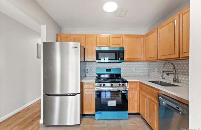 Photo of 1309 Vreeland Avenue unit: #3