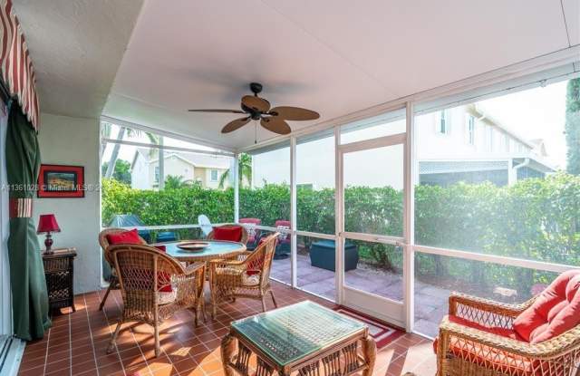 221 Waterside Dr