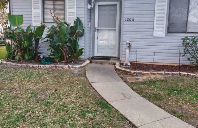 Port Orange 2 bedroom, 2 bathroom, pool and tennis courts
