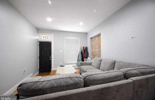 517 S ELLWOOD Avenue