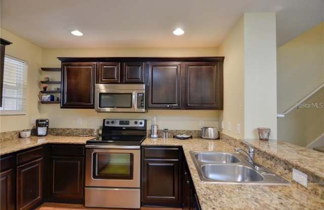 8932 WHITE SAGE LOOP