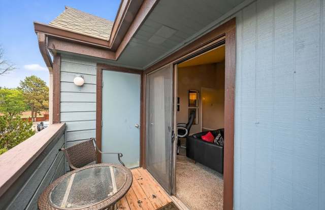 Charming 2BR Condo in Aurora
