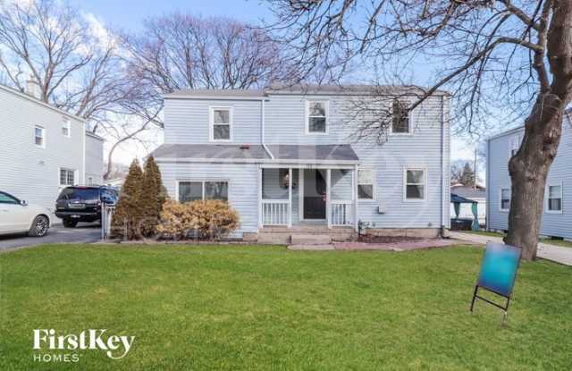 Photo of 112 West Glenlake Avenue