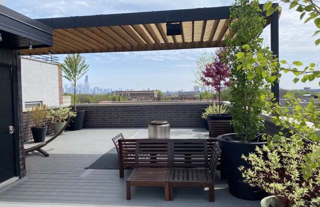 2405 North Greenview Avenue