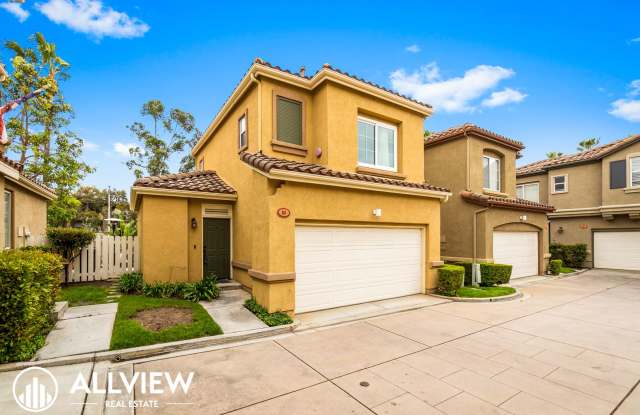 Gorgeous 2 bed/2.5 bath! Located in the highly desired city of Rancho Santa Margarita!