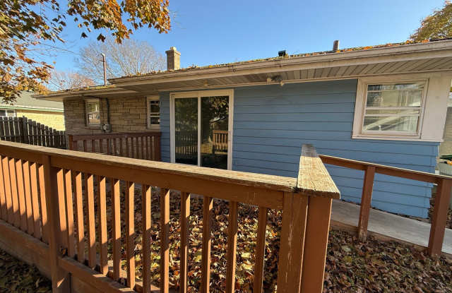 3 bedroom 1.5 bath ranch home near southridge