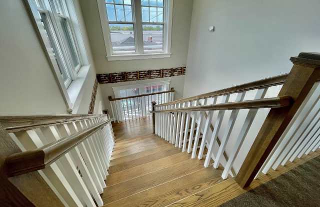 302 YORK Street unit: Apt 2