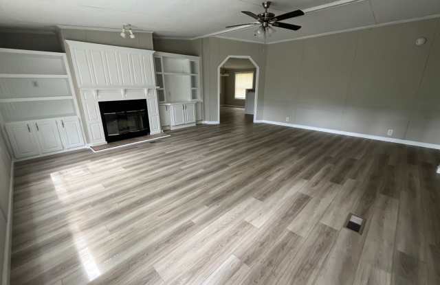 NO SECURITY DEPOSIT SPECIAL! Three Bedroom Home on 5 Acres in Guyton