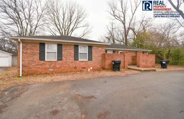 Adorable 2 bed 1 ba duplex in the heart of Murfreesboro!