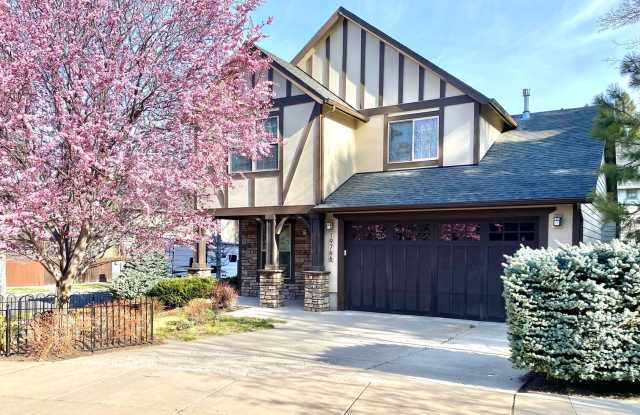 Warm & Inviting Home with Bonus Den in Prime SW Bend Location