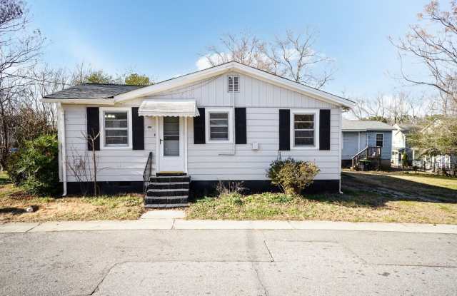 Photo of Cozy 3 Bedroom Downtown Apex Home