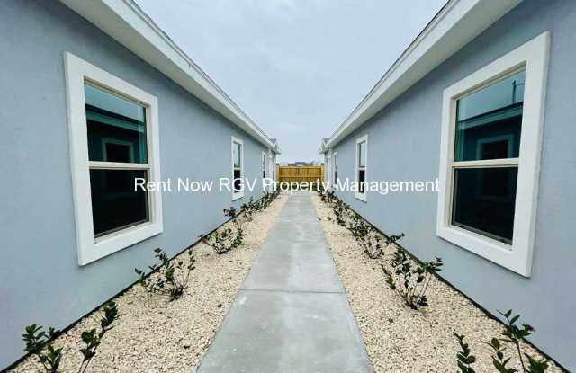 208 W Rutherford Ave