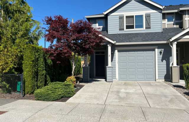 1/2 1ST MONTHS RENT AVAILABLE NOW.. Wonderful Townhome Highly desired Ridgefield area