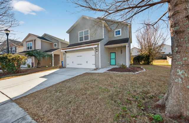 Spacious 4BR Home in McKewn with Screened Porch & Modern Layout