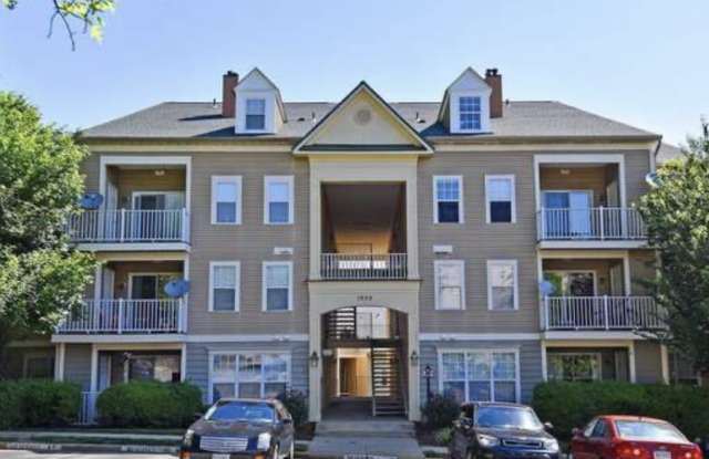 1030 GARDENVIEW LOOP 402