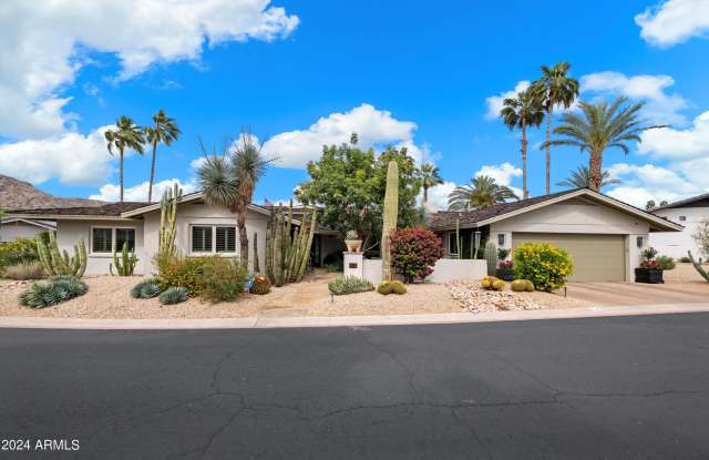 5525 E Lincoln Drive