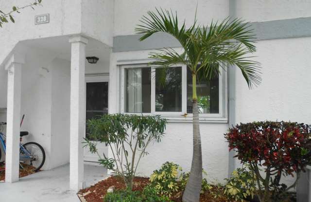 328 Beach Park Lane