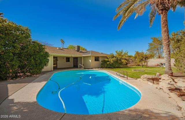 650 E Malibu Dr, AZ 85282