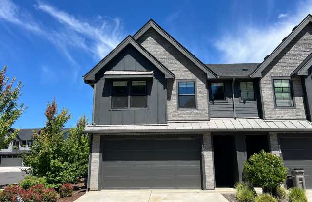 End Unit Luxury Townhome for Lease at the Courtyards at Hidden Crest - 6800 NE 131st Way