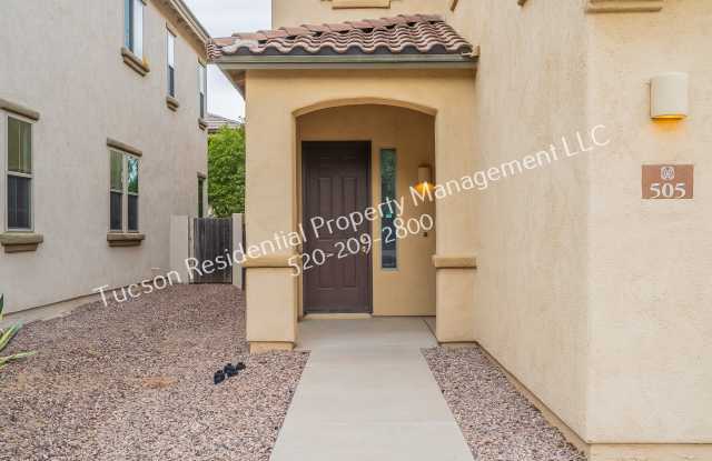 505 East Calle Amura