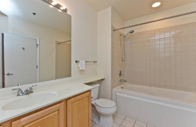 1322 S Prairie Avenue