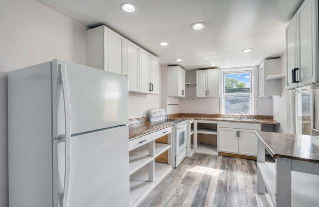 Newly Renovated 3 Bedroom, 1 Bathroom Townhouse