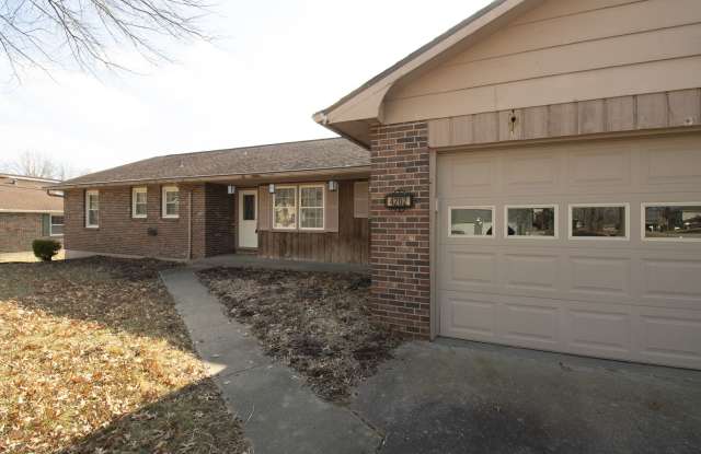 Photo of Cozy Spacious Home 4bd/3ba w garage