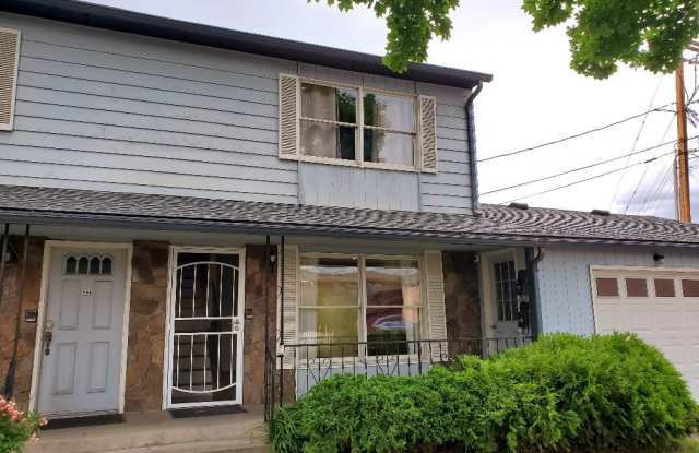 227 3rd St W