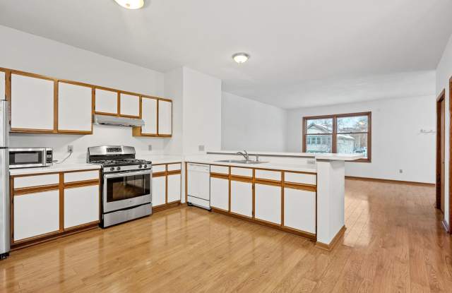 Spacious 3BR 2Bath Townhome in the desirable Seward Neighborhood!