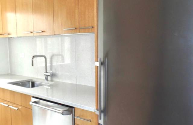 Photo of 330 E 15th St