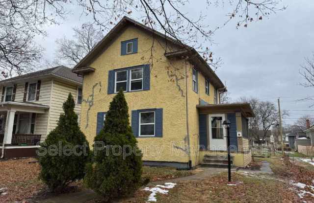 Photo of 2927 Hoagland Ave