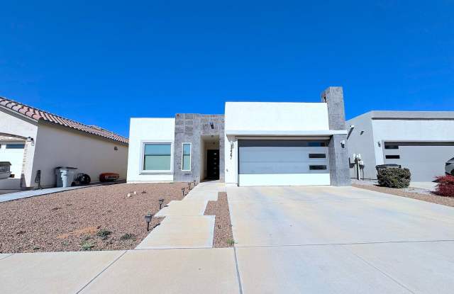 East El Paso 3bed 2bath Refrig A/C with low maintenance landscaping!