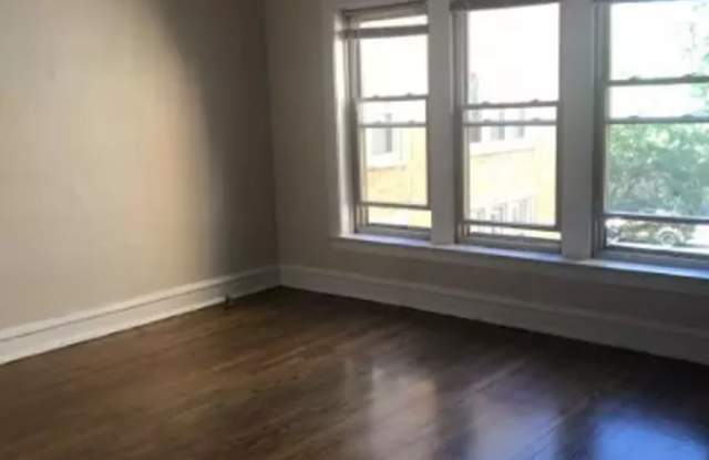 Photo of 1959 W Foster Ave