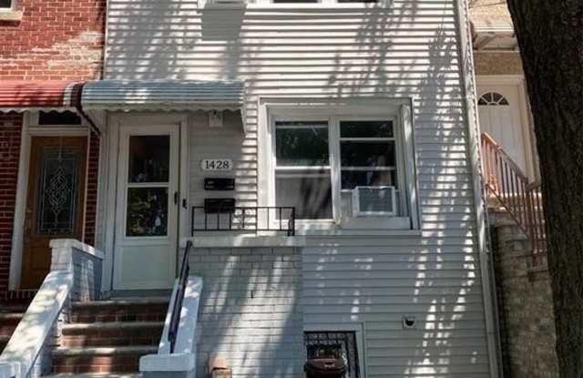 1428 Merry Avenue