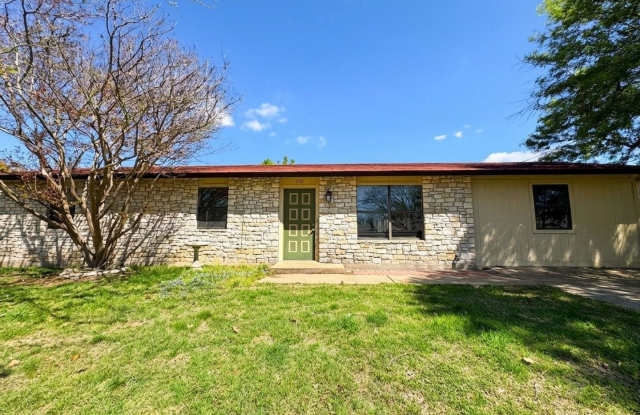 **APPLICATION RECEIVED**  3-Bedroom Home in Downtown Burnet with Large Fenced Yard!