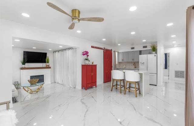 Photo of 201 NE 28th Court