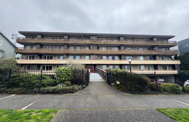 4444 44th Ave SWUnit 206