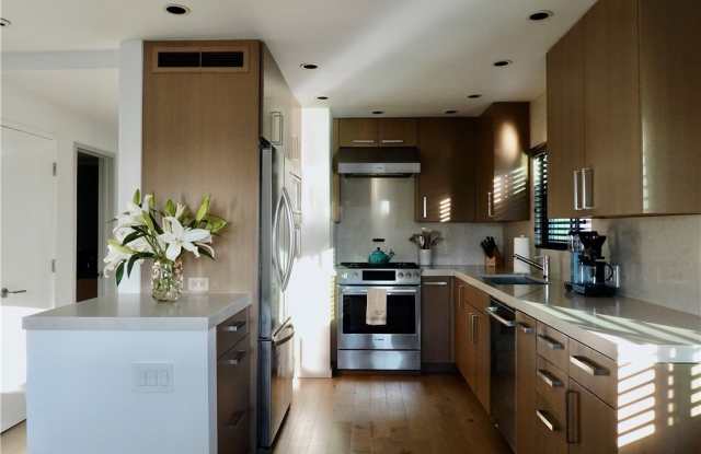 Photo of 604 Poinsettia Avenue 1/2