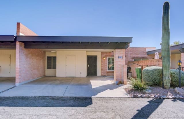 5526 N. Arroyo Grande Dr. - 5526 North Arroyo Grande Drive, Catalina Foothills, AZ 85718