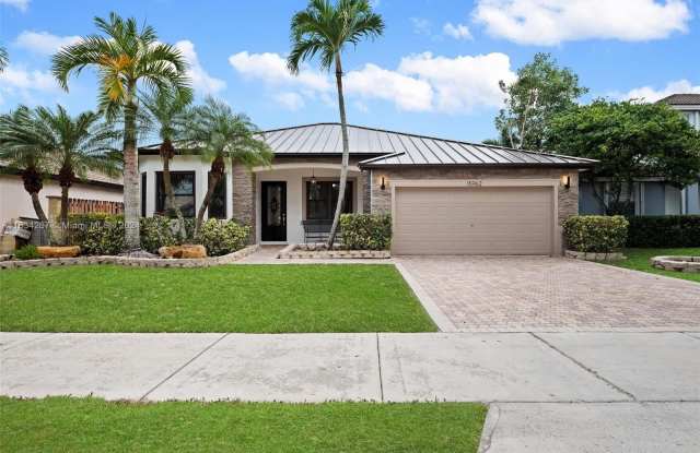 15962 SW 143rd Ln - 15962 Southwest 143rd Lane, Country Walk, FL 33196