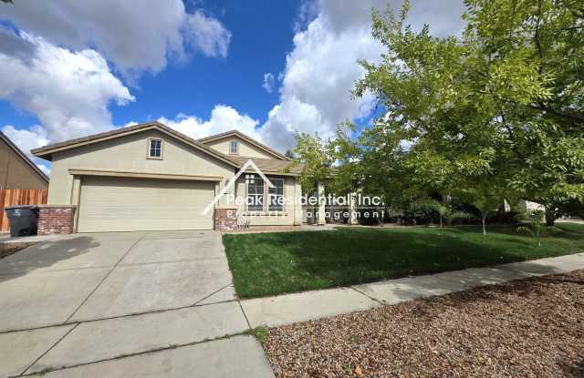 Spacious 4bd/2ba Plumas Lake Home with 2 Car Garage!