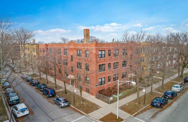 4844 N. Rockwell Apt.